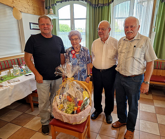 Herzlichen_Glückwunsch_Fr._Barth_Margaretha_zum_90er.jpg  