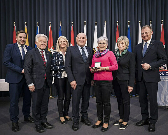 April_Foto_Ehrung___SB_Obfrau_Maria_Mugrauer.jpg  